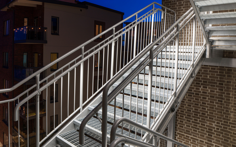 Straight flight staircase, Lighting