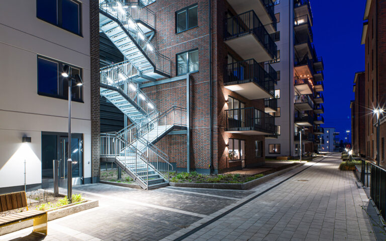 Straight flight staircase, Lighting