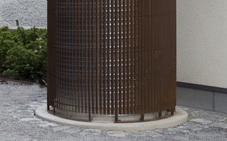 Flexible grating, corten