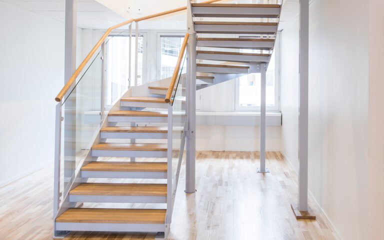 Corner staircase