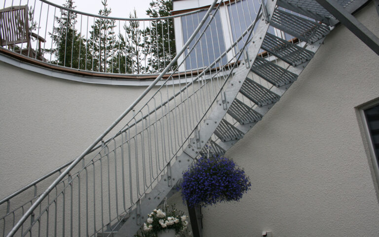 Winding staircase